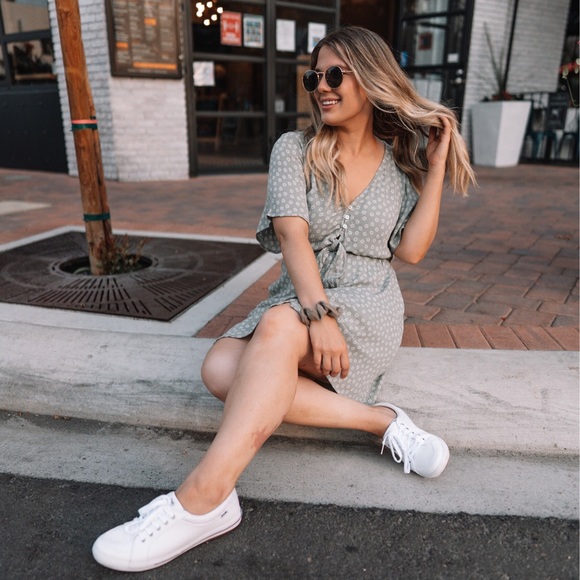 Meet your Posher, Lauren - Picture 9 of 9